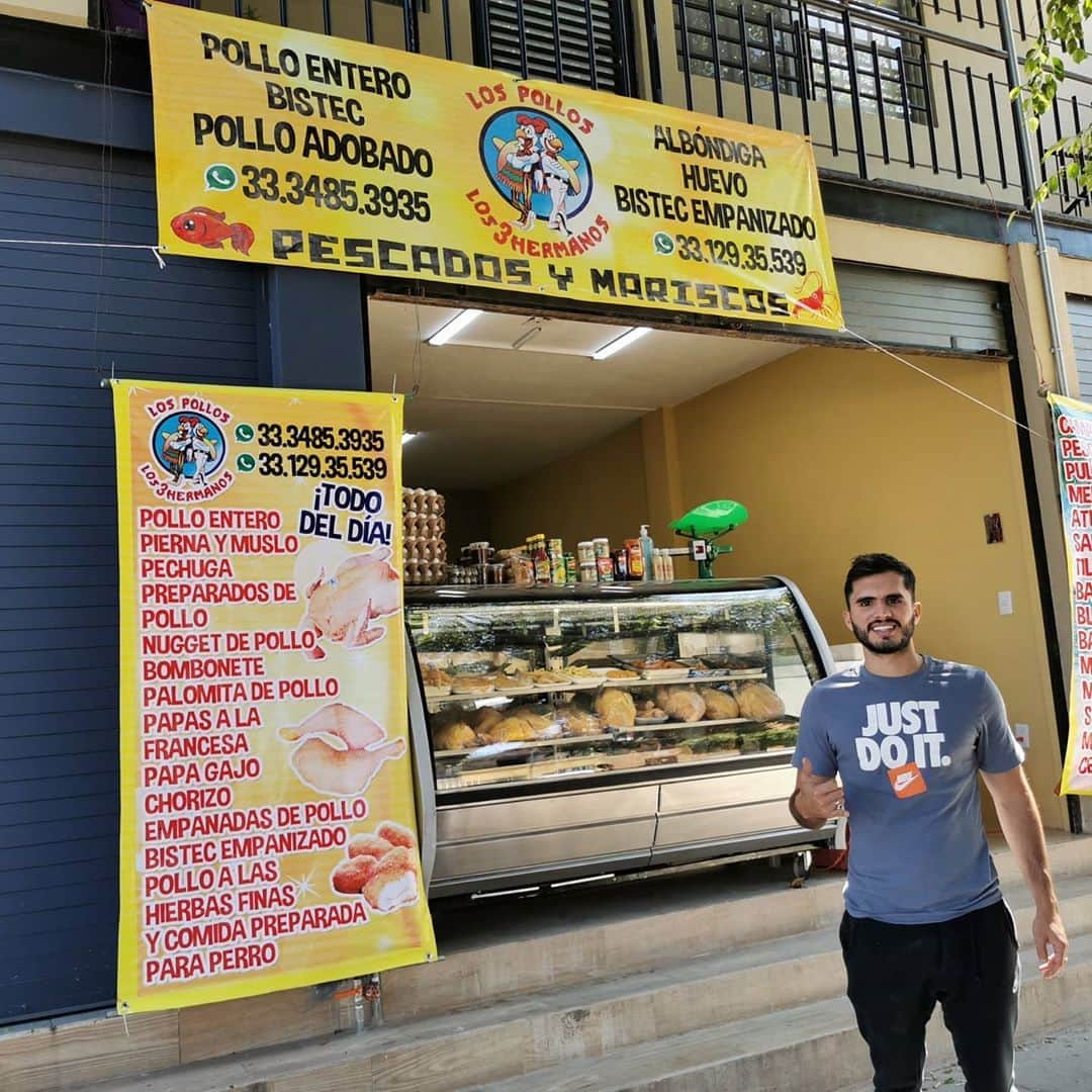 イヴァン・ガルシアのインスタグラム：「Amigos Quiero invitarlos a que visiten este  negocio que mi hermano Christian FErnando García NAvarroacaba de abrir, ojala puedan ayudarlo ya que en estos tiempos difíciles que estamos viviendo necesitamos estar unidos y apoyar 🙏🏻🐤🐟🐙🐥 sin duda la mejor calidad 🙏🏻🔥  ** Esta ubicado en la calle, Pablo valdez y rivas guillen " la 64"  https://waze.com/ul/h9ewt9hjk2」