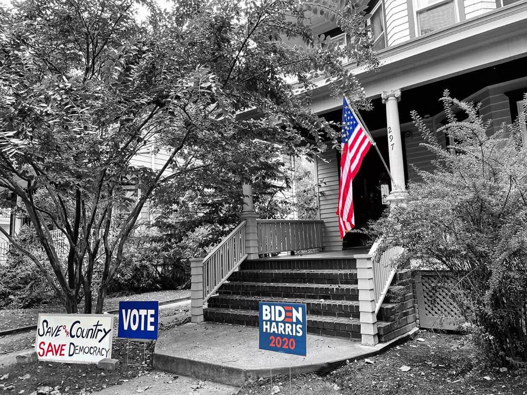 スコット・ローウェルさんのインスタグラム写真 - (スコット・ローウェルInstagram)「Picture = 1000 words #vote #bidenharris2020 #bluewave」11月2日 5時17分 - scolo222