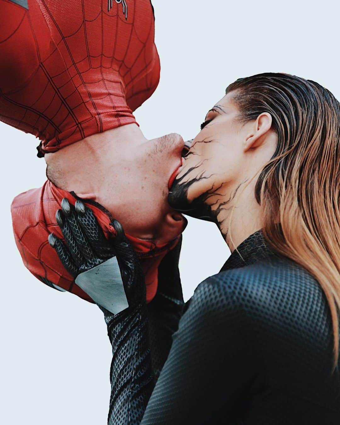 Hannah Stockingのインスタグラム：「HAPPY HALLOWEEN 👅🕸 @notalent」