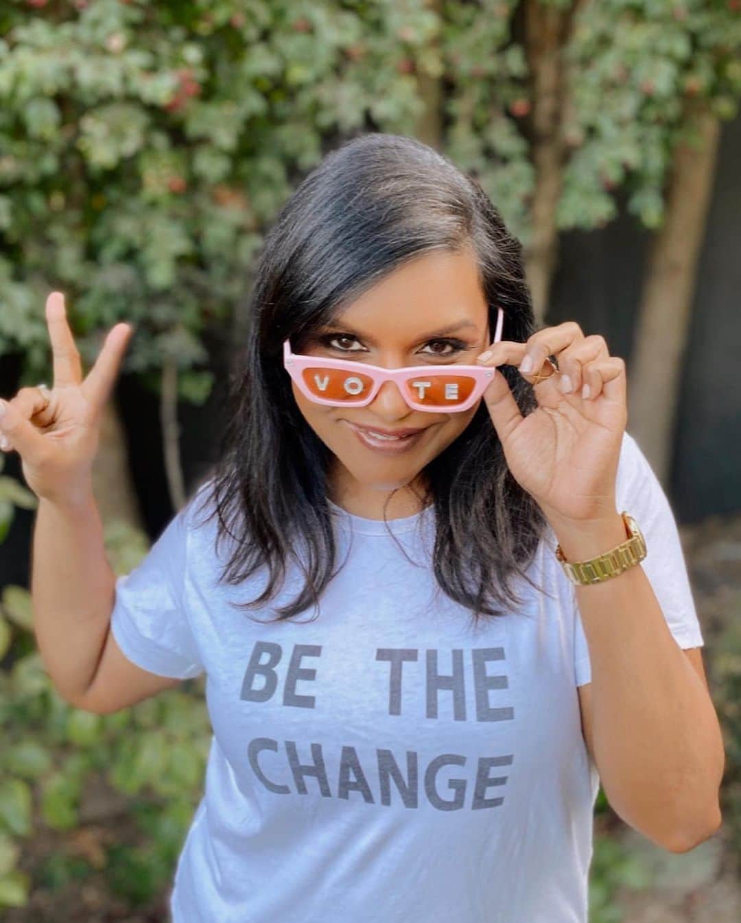 ミンディ・カリングのインスタグラム：「And now back to your regularly scheduled programming… VOTE!」