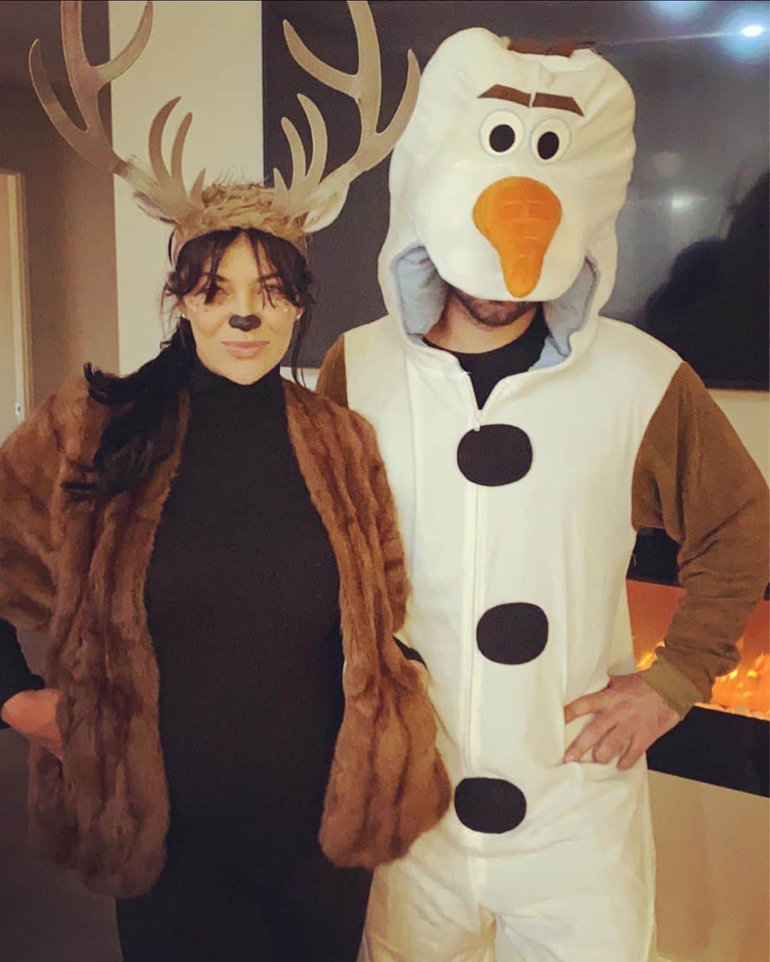 ジェシカ・ゾアのインスタグラム：「⛄️They don’t build ‘em like they use to! 🥕  #BestSnowmanAround⛄️」
