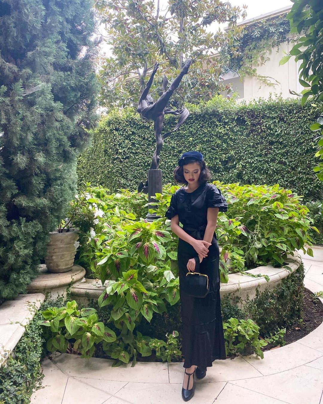 ラライン・シャーのインスタグラム：「1930’s vintage for halloween 🎃」