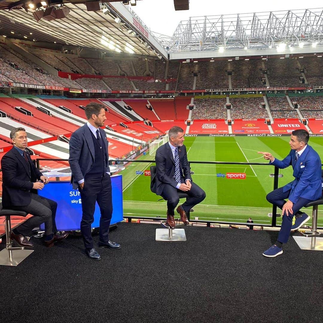 ティム・ケーヒルのインスタグラム：「Another day at the office. SUPER SUNDAY ⚽📚📺 @skysports with @davidbgjones @jamie.redknapp #RoyKeane 👔 @signature_bespoke  CAPTION THIS 😂」