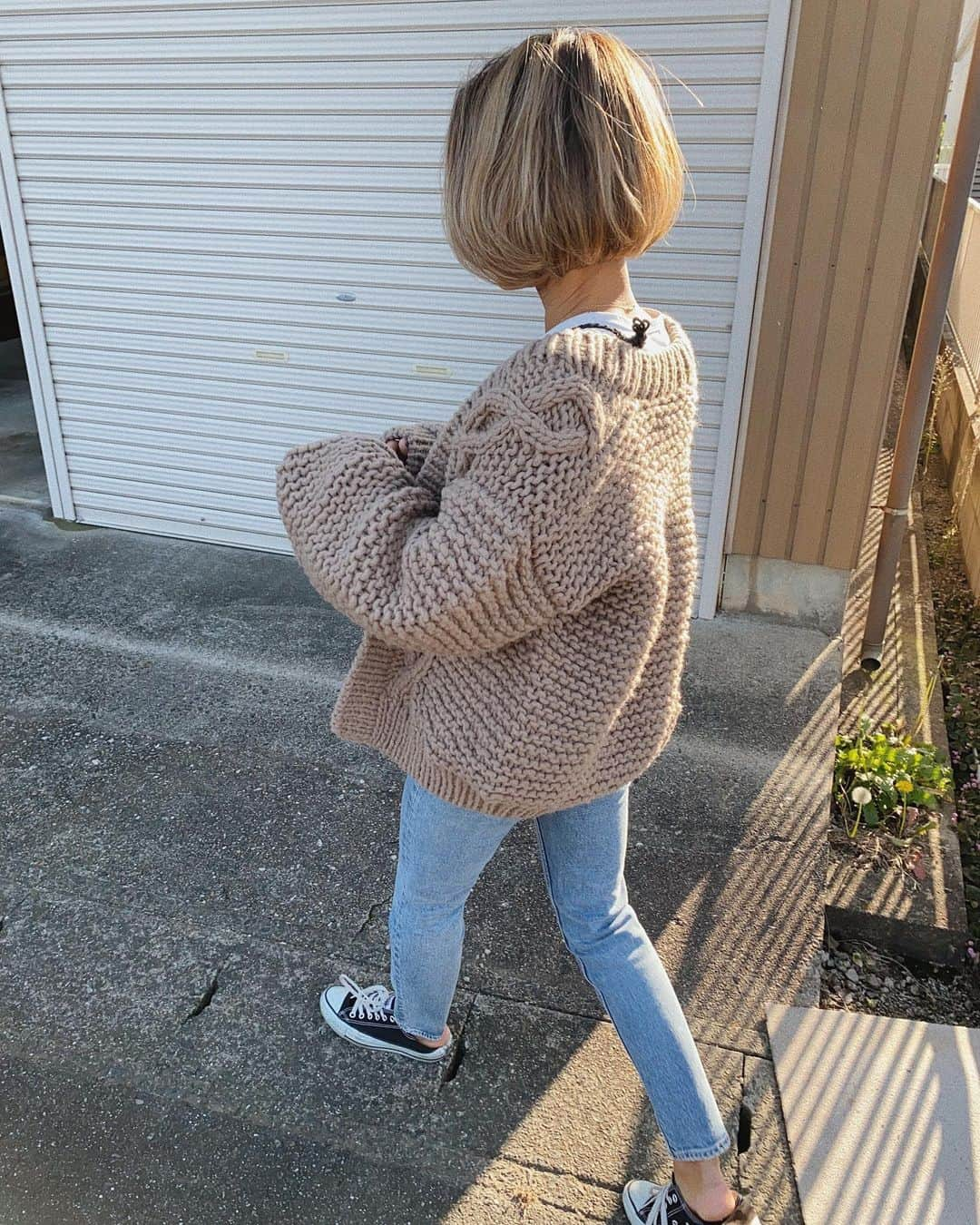 annaさんのインスタグラム写真 - (annaInstagram)「. . 可愛いニットガーデ🧶 . . cardigan ⋆ @freaksstore_official  tops/pants ⋆ @moussyofficial  bag ⋆ @canaljean  shoes ⋆ @converse  . . #ootd#outfit#fashion#coordinate#today#code#コーデ#秋コーデ#秋冬コーデ#大人カジュアル#カジュアルコーデ#シンプルコーデ#シンプル#休日コーデ#今日の服#moussyデニム#moussyjeans#mvsjeans#デニム#コンバース#スニーカーコーデ#スニーカー女子#ニットコーデ#ニットカーディガン」11月1日 20時51分 - 12anna23