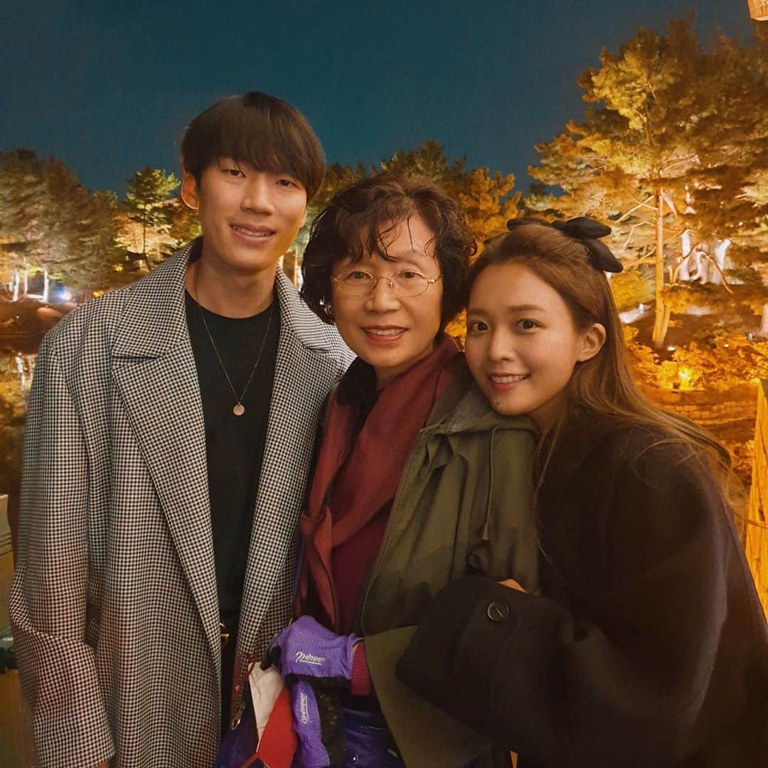 キム・ダヘのインスタグラム：「시댁식구들과 함께한 일박이일 경주여행 🍁🧡 너도 시댁식군데 왜 안와...? @kimzeun ......」