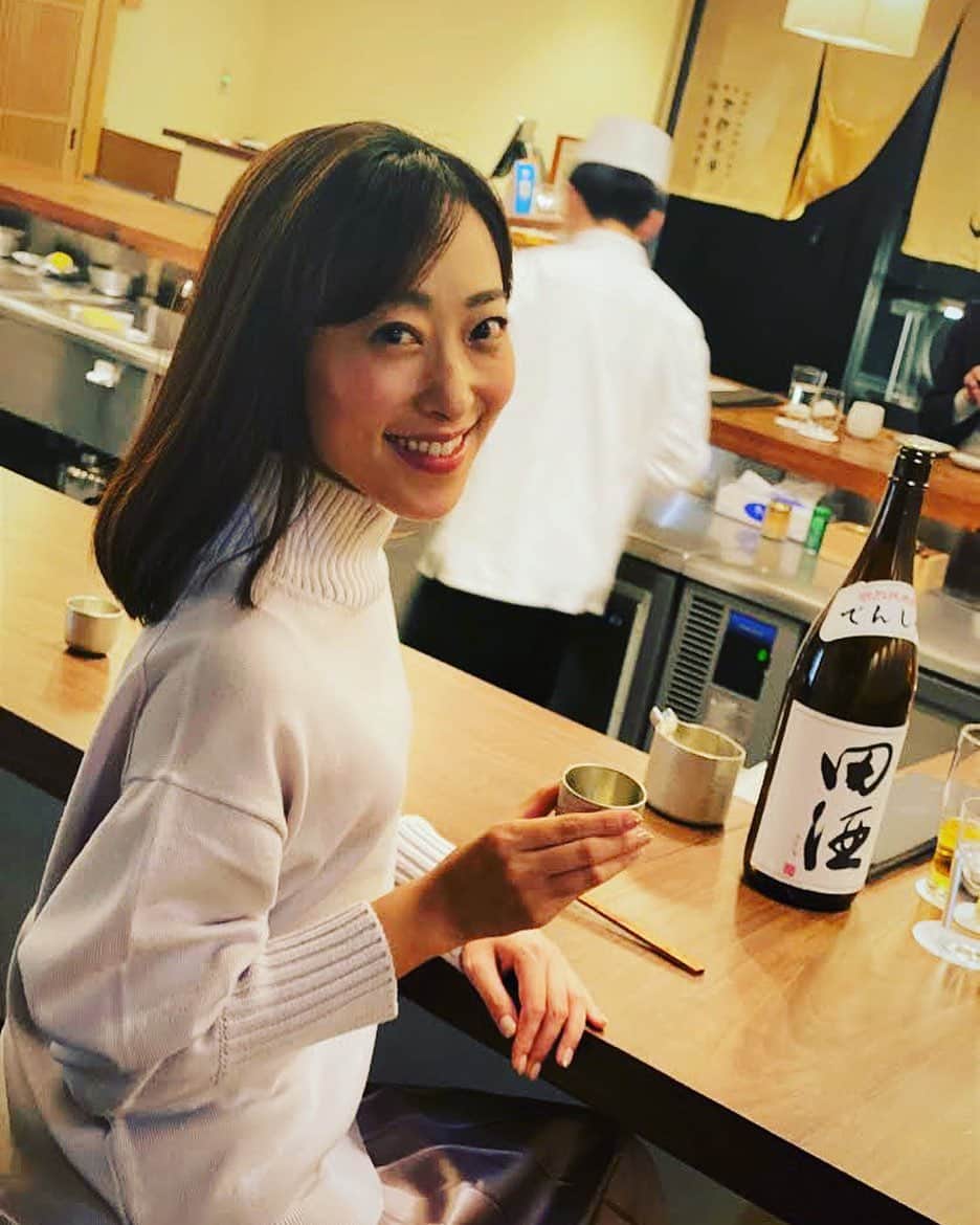 落合由佳のインスタグラム：「.✳︎ きょうから11月。関東も急に寒くなってきました。ちょっといいお酒を飲んであったまりたいですね☺️  #日本酒女子 #日本酒カレンダー #酒カレ #おちゃゆか #銀座グルメ #銀座ディナー #田酒 #和食#japanesesake #sakestagram  . .」