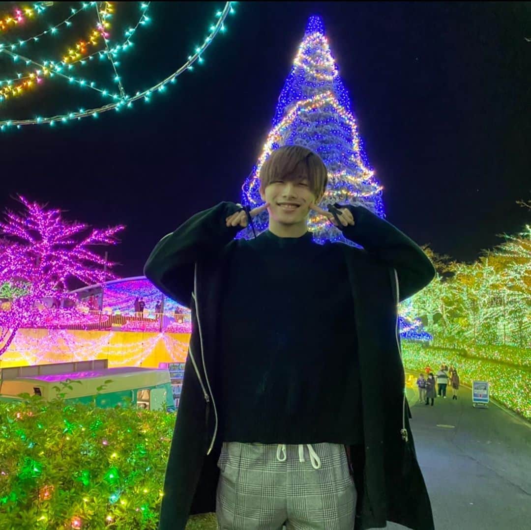 川端誠生のインスタグラム：「よみうりランドに行ってきた！笑 写真どうかな？✨ #遊園地 #よみうりランド #イルミネーション #オシャレ #コーデ #神奈川 #ハロウィン #ファッション #東京観光 #jk  #モデル」