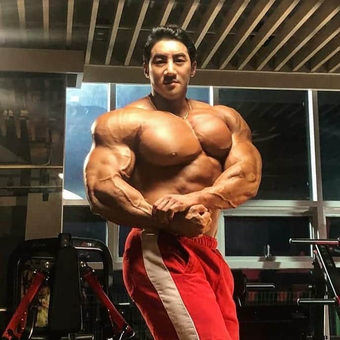 CHUL SOONのインスタグラム：「Side chest . . . Huge training Program available at chulsoon.com  Follow the Facebook page to see work outs.  Facebook.com/chulsoonofficial @chul_soon @chulsoon_official (한국계정)  ______________________________ #Musclemania Pro #teamchuls makeup #bear #teddybear #cutebear #fitness #chulsoon #korean #fitnessmodel  #aesthetic #aesthetics #wbff #ifbb #chulsoon2020 #motivation  #fitfam  #다이어트 #식단」