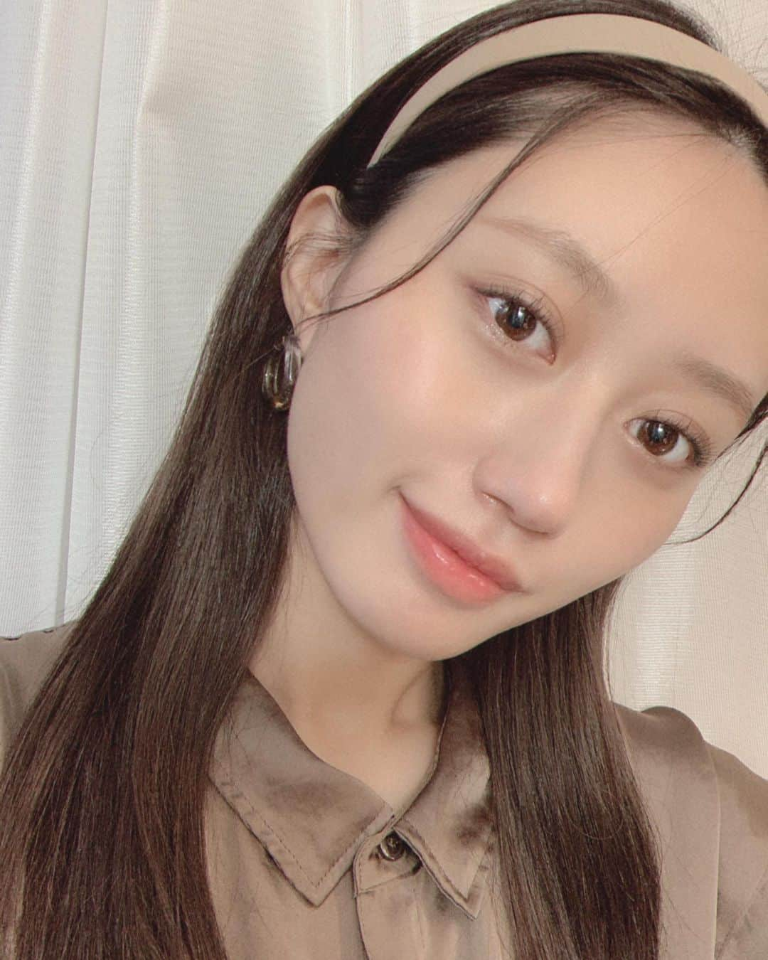 熊代珠琳さんのインスタグラム写真 - (熊代珠琳Instagram)「Hi!!⍤⃝♡\♥︎/ . . . . . . #me #selfie #makeup #hairstyle #hairarrange #fashion #november #autumnfashion #followme #秋コーデ #簡単ヘアアレンジ #カチューシャ #カチューシャアレンジ  #ハンドメイドピアス #レジンアクセサリー #韓国ヘア #韓国メイク #モデル #撮影モデル #셀카 #머리스타일 #헤어컬러링　#앞머리」11月1日 21時14分 - jurin_kumashiro