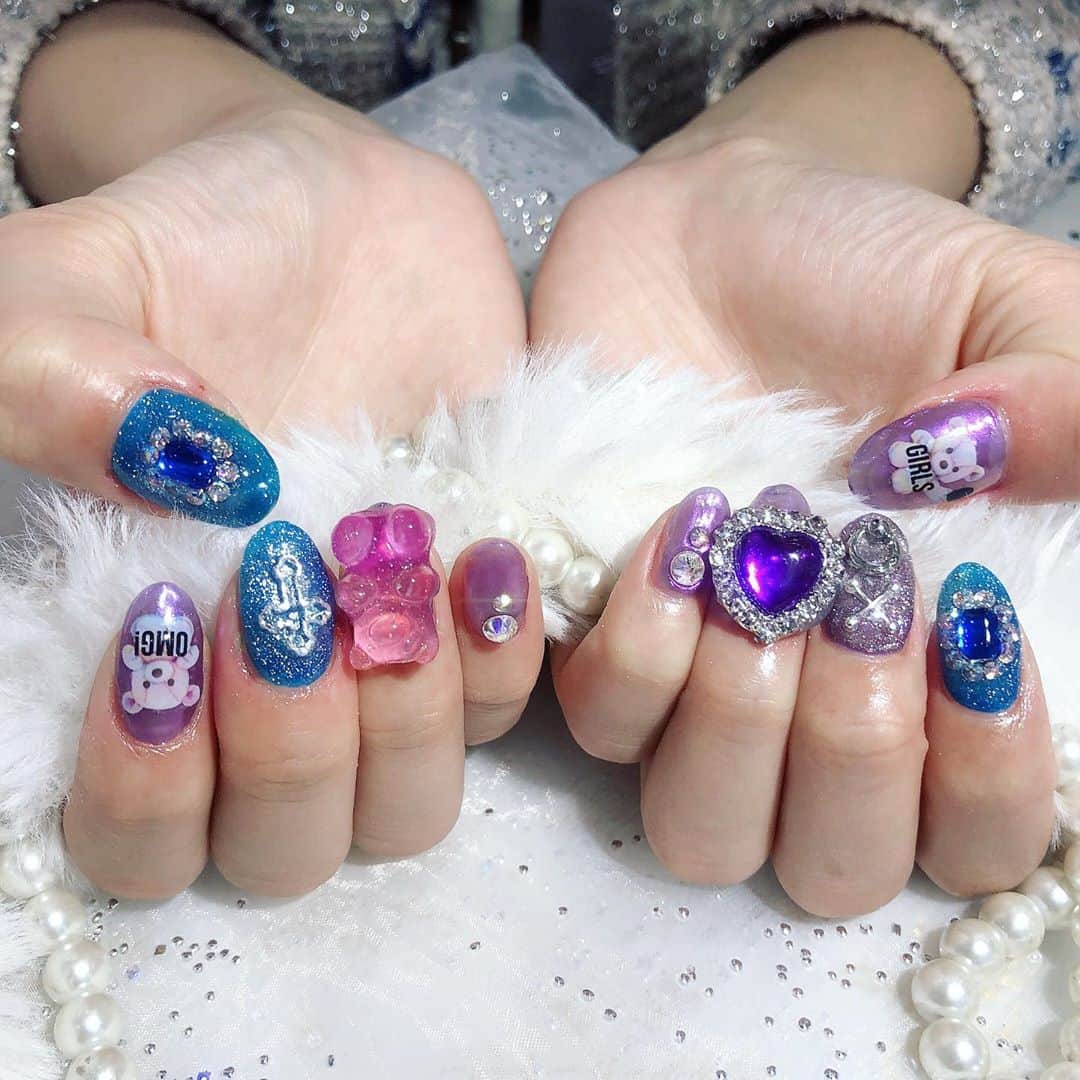 のインスタグラム：「☆nail change ちっちゃい子の宝石箱をイメージして💎✨ . #suainail」