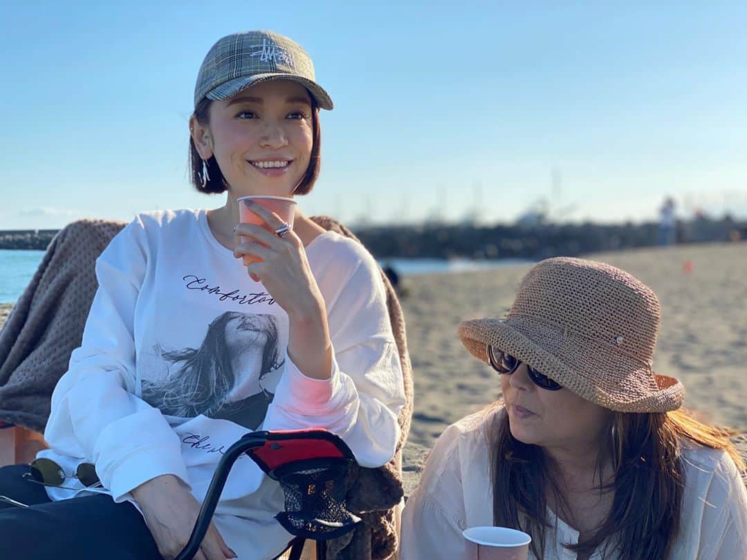Soweluのインスタグラム：「みんなの支えあって  今の私がいます  Love my Family ・ ・ #mom #brother #familyday  #precioustime #thankyouforyoursupport」