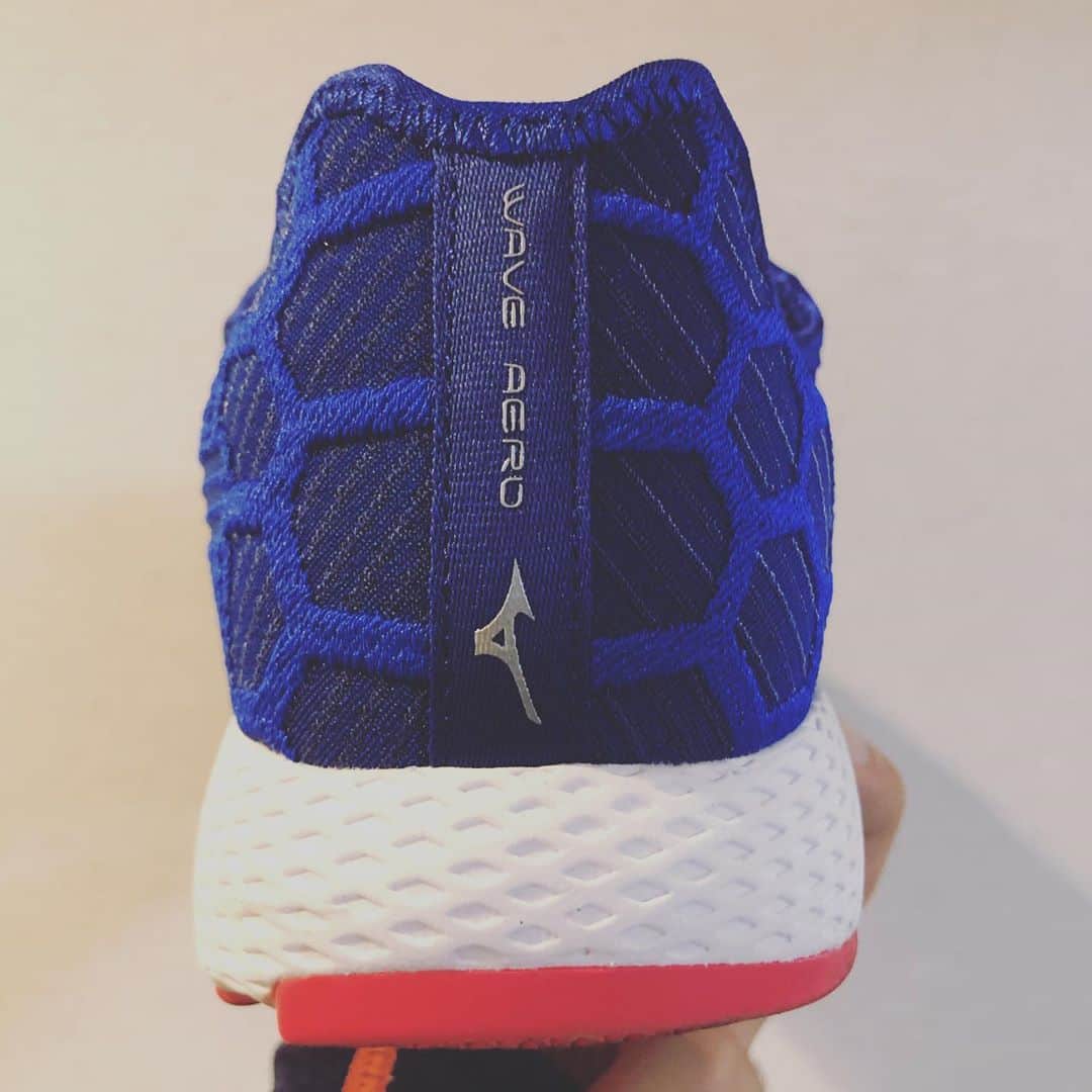 松永大介のインスタグラム：「WaveAero18 1回履いて好きになった。  #mizuno」