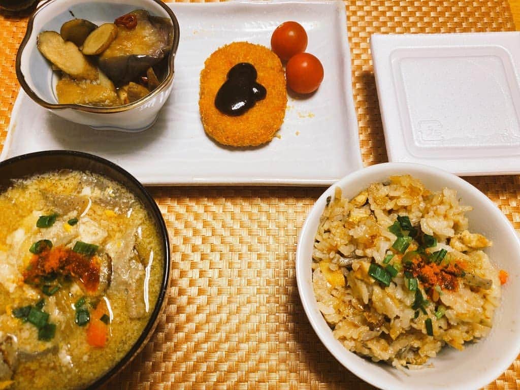 塩原康孝のインスタグラム：「炊き込みご飯、豚汁、常備菜  #料理記録  #料理男子  #料理」