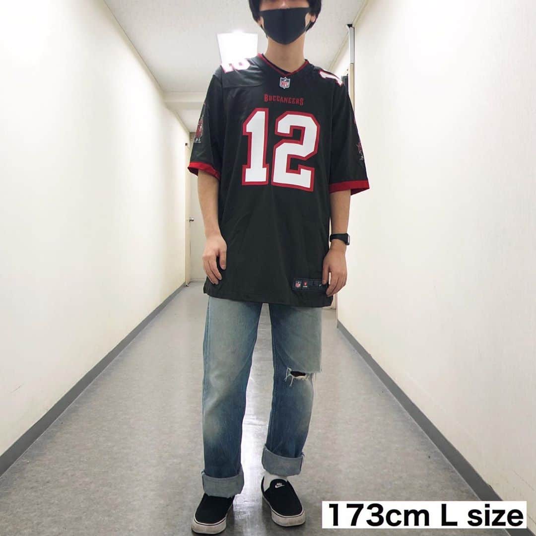 セレクションスタッフのインスタグラム：「.  Tampa Bay Buccaneers ✖︎ Tom Brady  ユニフォームもTEEも入ってます🏈✨🔥  #nfl #アメフト #アメフトが好きだ #セレクション新宿 #セレクション大阪 #フットボール #タンパベイバッカニアーズ #バッカニアーズ #トムブレイディ #ペイトリオッツ #tampabaybuccaneers #tombrady」