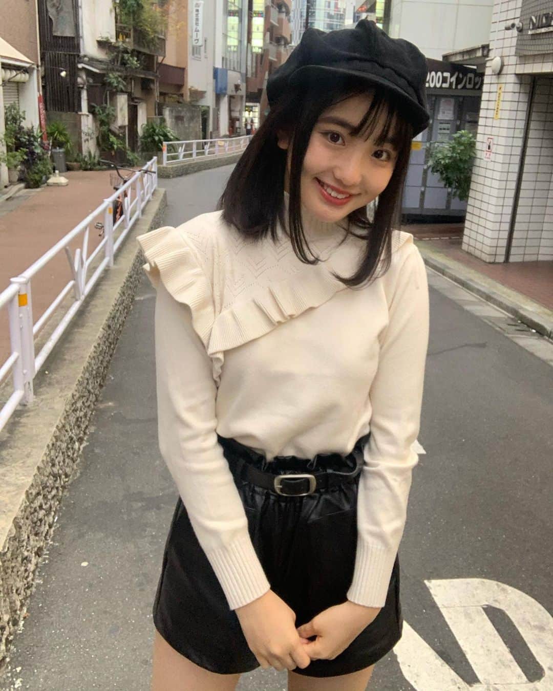 白井杏奈のインスタグラム：「・ お出かけしました 新しい帽子ゲットしました （今つけてるのじゃないよ🧸） つけるの楽しみ〜 ・ 冬が1番好きだし冬服が1番好き🤍 ・ 明日からまた1週間頑張りましょう」
