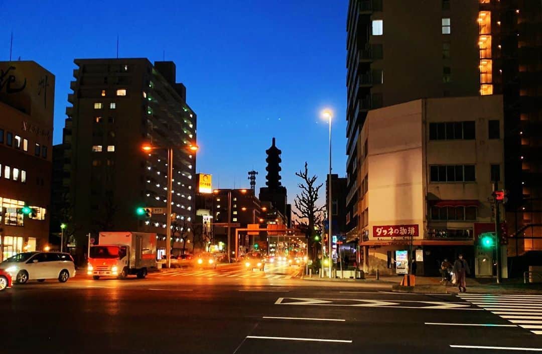 佐藤嘉洋さんのインスタグラム写真 - (佐藤嘉洋Instagram)「もう名古屋人ならみんな知っていると思いますが……  な、名古屋に五重塔が！ 幻想的だがね。  #名古屋に五重塔 #五重塔 #名古屋」11月1日 21時58分 - yoshihirosato1981