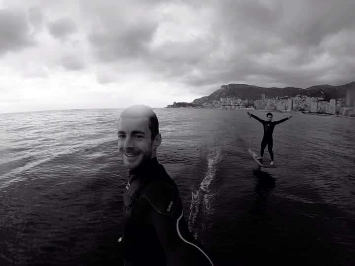 ジェームズ・ロシターのインスタグラム：「Epic morning flying from Monaco to Italy with @calebewan on our @fliteboard」