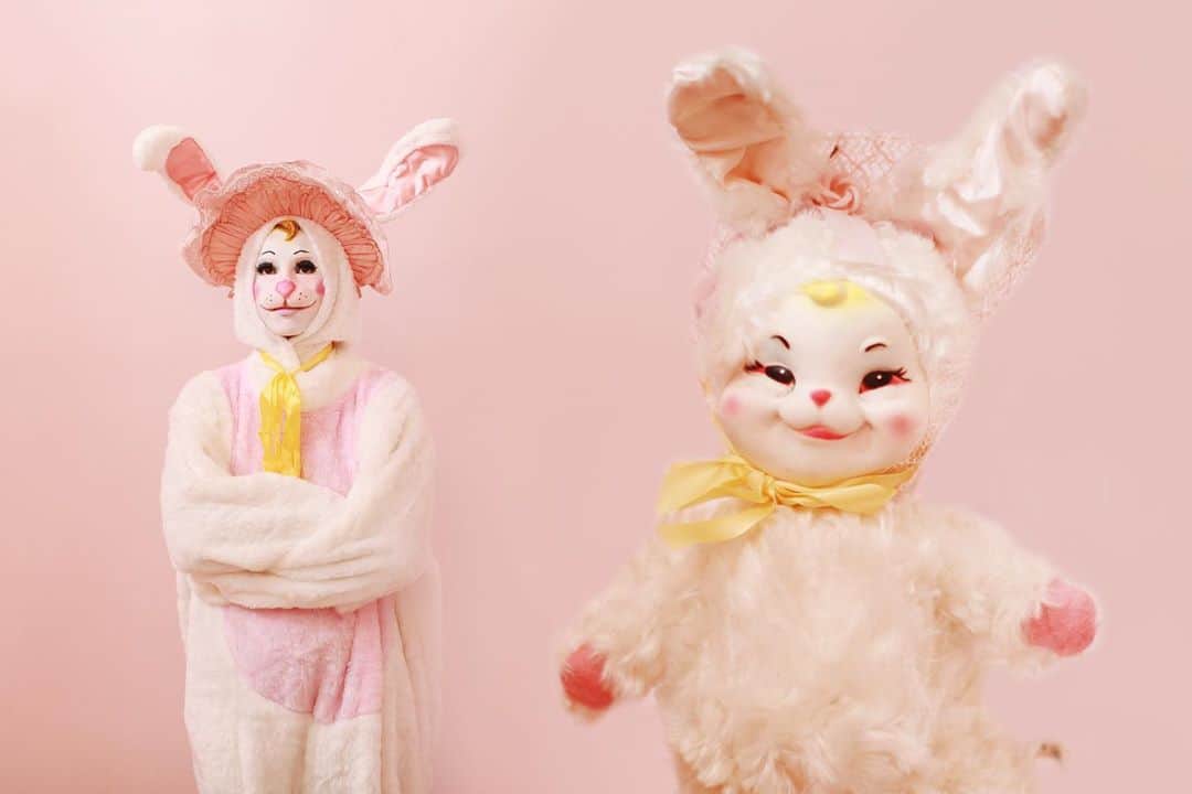 メラニー・マルティネスのインスタグラム：「🐇🌕🩰 🤍🌙✨ Just wanna be held once in a 𝕭𝖑𝖚𝖊 𝖒𝖔𝖔𝖓」