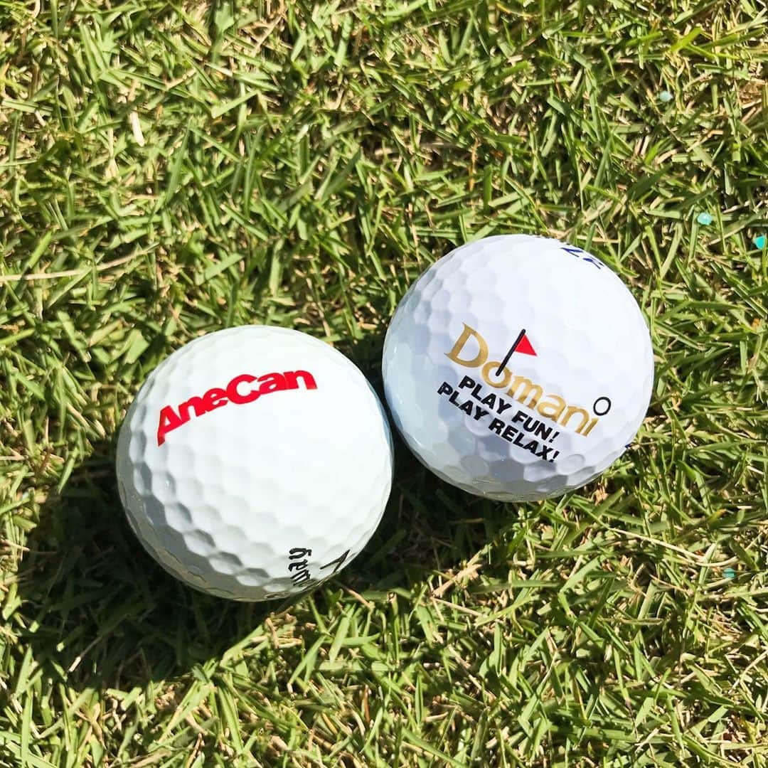 福田葉子さんのインスタグラム写真 - (福田葉子Instagram)「絶対にロストできないボール。ゆえに絶対に使えないボール。うっかり手に取っては「あっ…」と戻すの繰り返しなので、ボールポーチに入れないことにしました…。いやー懐かしい。忙しすぎてあまり記憶がないあの頃。 #golfball #rogo #magazine #memorial #lostball #never #ゴルフボール　#ロゴ入り　#ロストボール　#厳禁　#懐かしい」11月1日 22時11分 - yoyoyokoko