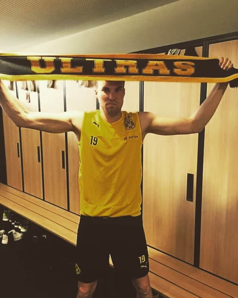 ケヴィン・グロスクロイツのインスタグラム：「21 Jahre Desperados Dortmund - Glückwunsch Freunde 🤜🏻🤛🏻 Bleibt Standfest und Stabil 💯」