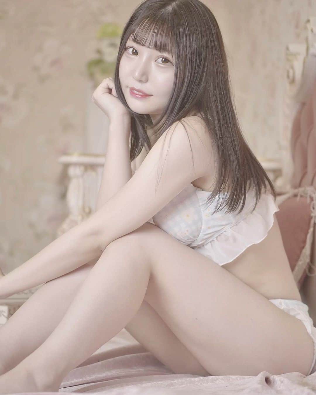 南まなさんのインスタグラム写真 - (南まなInstagram)「. . . . インスタ難しい😿更新頑張る、、！ . . . . . . .  #グラビア自画撮り部 #グラドル自撮り部 #撮影会 #撮影会モデル #ビキニ #水着 #bikini #gravure #japanesegirl #asiangirl #sexygay #sexygirl #ロリ #コスプレ #costume #cosplay #グラビア #外ハネ #sexyhot #animegirl #instagravure #셀카 #셀피 #셀카그램 #셀피그램 #얼스타그램 #オフショット #週間ポスト #週ポス #えちえち」11月1日 22時20分 - mana128__
