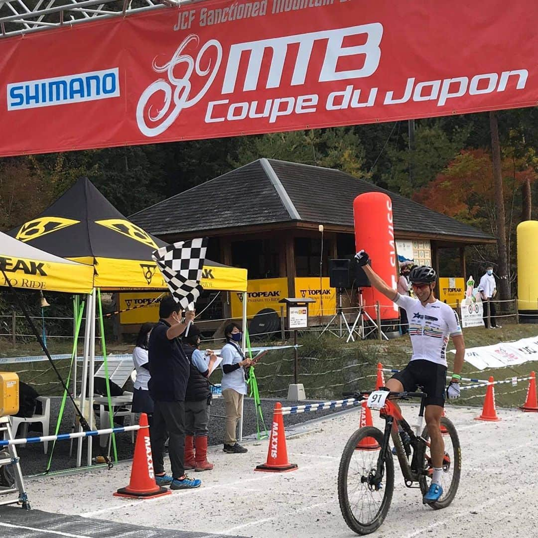 山本幸平さんのインスタグラム写真 - (山本幸平Instagram)「CJ湯船MTB国際🥇 チームとしても1ー2フィニッシュで最高の形です！ いつも応援サポートありがとうございます。#dreamseekermtbracingteam @cannondalejapan @daiken_corporation @teamdaito @bikeranch @maxxisbike @oakleyjapan @tokachimainichi #アルムシステム #日本写真判定株式会社 @hokuo_knot @hokuo_cc20 #開西病院 #スポーツ医科歯科研究会 @wavenyan @shimano_cycling_japan #ergomotionch  @magon_official @enemoti_official @mizutanibicycle @stansnotubes @esigrips @cycliq #fightwithlefty #弱虫ペダル #さくら不動産 #carmate @wahoofitnessofficial  @ergonbike  #スポーツアロマコンディショニング @tcs_international @team_nippon @yamamotoathletefarm #athletefarm #koheibrandenergycoffee @shimamomtb」11月1日 22時20分 - kohey55