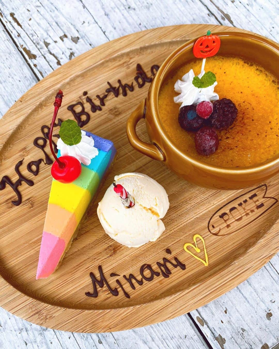 齋藤美波さんのインスタグラム写真 - (齋藤美波Instagram)「🍰🕯🌈 #brithdaylunch ・ 誕生日当日は なんとも無い普通の平日でして お仕事もお休みだったので 子供預けてmeliちゃんとLunch🍽 ・ ケーキとプレゼントまで 用意してくれて涙涙...🥺♥️ ありがとうだよぉ✨ ・ もうそれだけで幸せ🤍 年々シワが増すわ🤪 ・ そしてずっと行きたかった @california_poke_company ♥️ おいしかったぁ😭✨ またすぐ行きたい！ ・ @meli_1015_  love..chuchuchu💋💋💋 ・ ・ #birthday#today #friend#happy#love#mama」11月1日 22時27分 - saito373minami