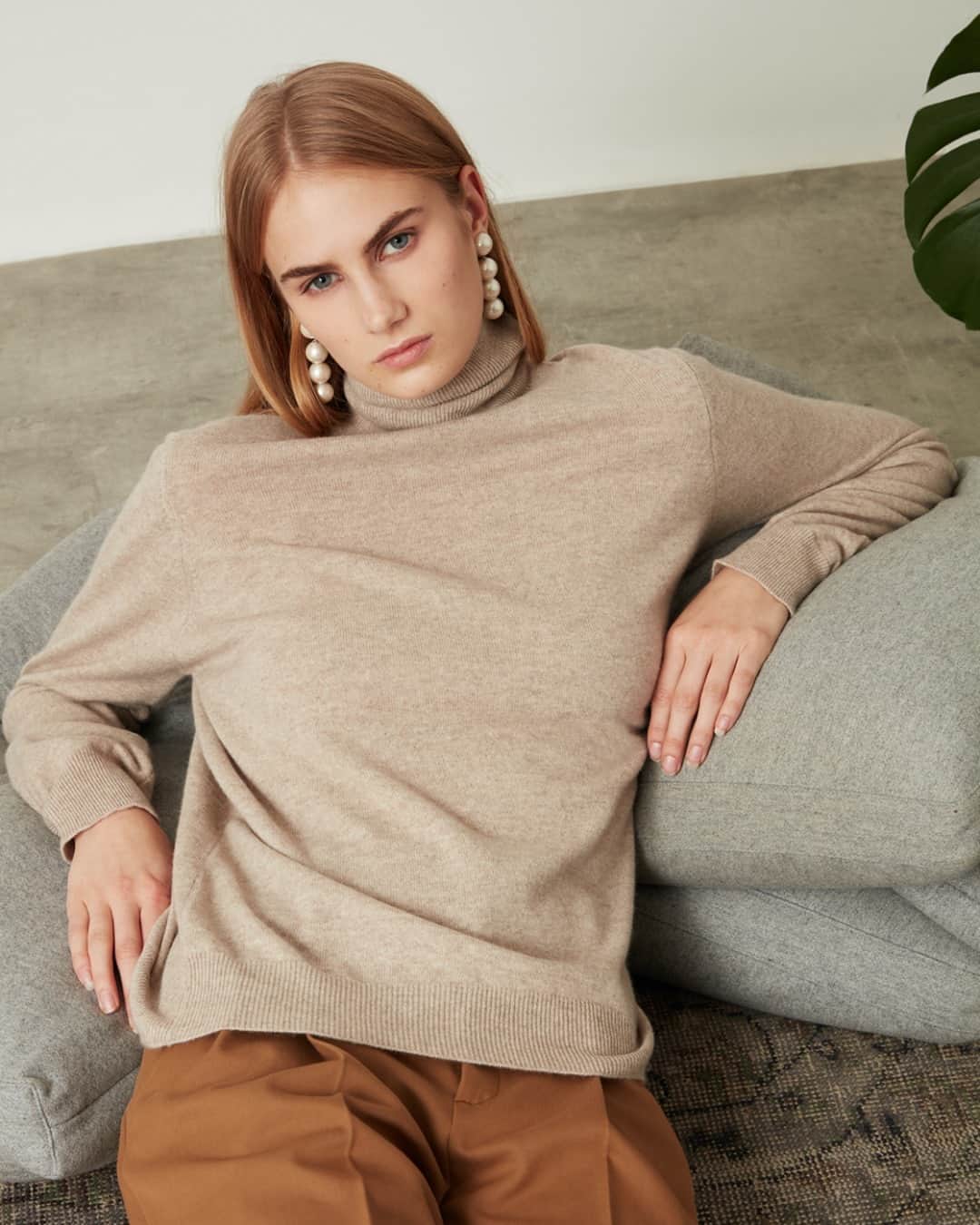 マーカスルプファーさんのインスタグラム写真 - (マーカスルプファーInstagram)「Super soft cashmere - perfect for lounging in  #MarkusLupferOnline #knitwear #cashmere」11月1日 22時30分 - markuslupfer