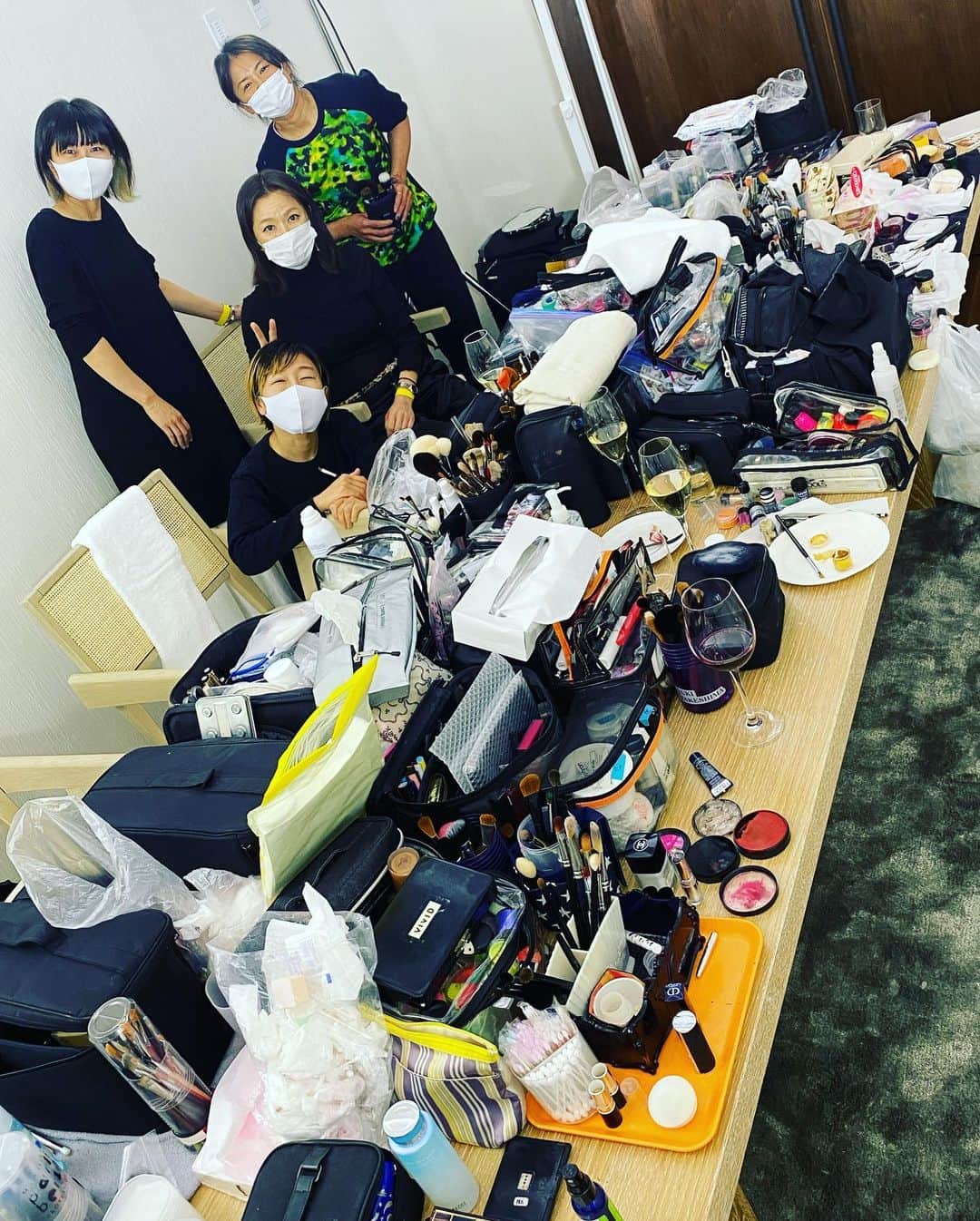YUKI TAKESHIMAさんのインスタグラム写真 - (YUKI TAKESHIMAInstagram)「HELLOWEEN&BLUEMOON PARTY２０２０🌕🎃🧛‍♂️ DEATH DISCO 本番までチーム本気で練習会 #backstage  #helloweenmakeup  #ドラキュラメイク  #傷メイク  #ジョーカーメイク  #鬼滅の刃メイク  #yukimaketeam  みんなありがと @michikofunabiki  @cocotommyy  @ttoomooii  @mihomua   #東京エディション虎ノ門  #editionhotel #dethdisco」11月1日 22時31分 - yukimake
