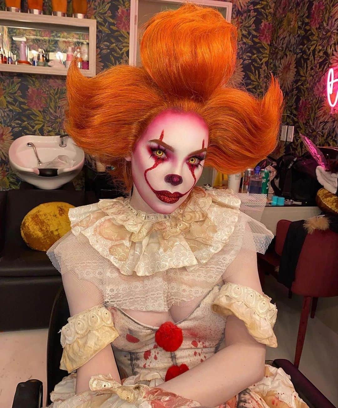 ベリンダのインスタグラム：「❤️🤡🤍」