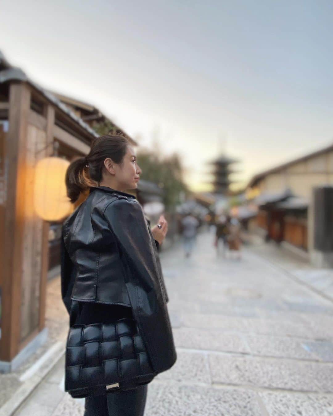 小澤名代さんのインスタグラム写真 - (小澤名代Instagram)「はじめてgotoを使ってプチ旅行。  地元も学生時代も関西なので、今まで京都に宿泊することがほとんどなかったので、なんだか新鮮！  中学生になってお友達とお買い物デビューも京都で（その頃からもっぱらコスメばかり買いあさってました） 大学時代も京都だったので、思い出の場所はたくさんあるものの 観光名所や神社、おいしいごはん屋さんなどはほとんど行ったことがなくて 今でも京都に来ると新しい場所や新しい発見でいつも心を躍らせてくれます。  今回は御祈祷やお礼参り、お茶屋さん巡り。 そして泊まってみたかったホテルに泊まってスパやアフティしたり おいしい湯豆腐屋さん（南禅寺の順正）に行けてとっても大満足な大人の京都旅でした♡  #kyoto #kyototrip  #京都」11月1日 22時45分 - ozawanayo