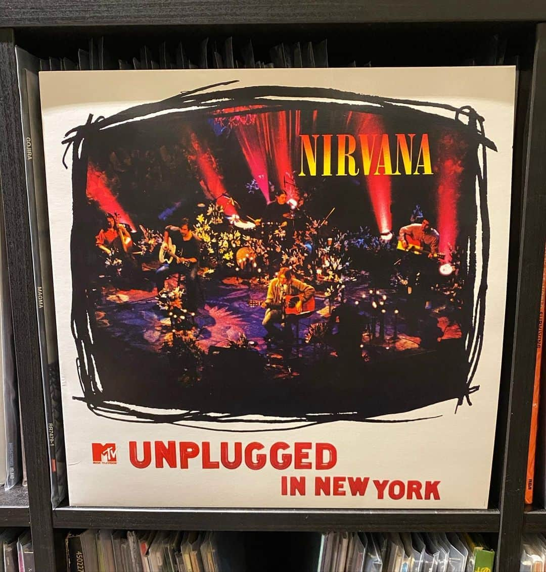 Kerrang!さんのインスタグラム写真 - (Kerrang!Instagram)「Nirvana's iconic MTV Unplugged in New York turns 26 today! 🙌 What's the best song?  ⠀⠀⠀⠀⠀⠀⠀⠀⠀ #kerrang #kerrangmagazine #nirvana #grunge #rock #altrock #alternativerock #mtvunplugged #mtvunpluggedinnewyork #livealbum #comeasyouare #aboutagirl #onaplain」11月1日 22時42分 - kerrangmagazine_