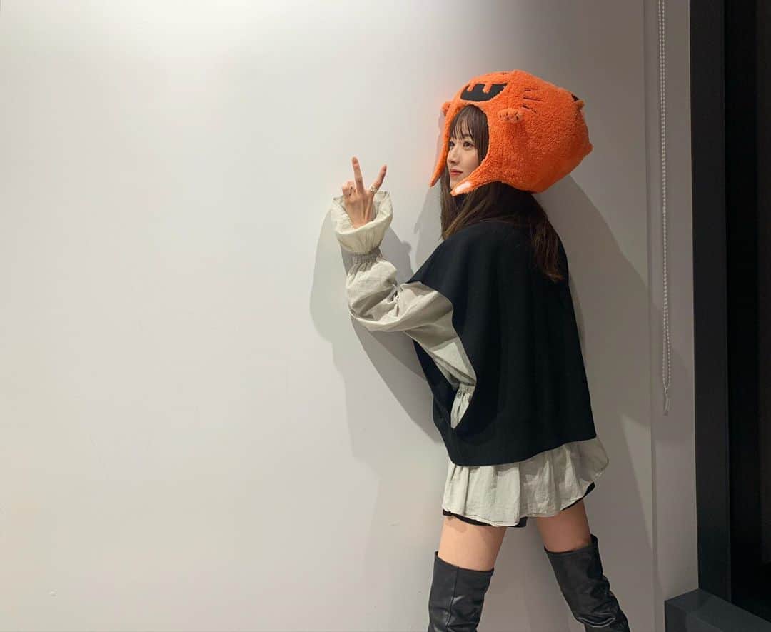 小室安未さんのインスタグラム写真 - (小室安未Instagram)「- ✌︎✌︎✌︎ 服は2枚目✌︎」11月1日 22時52分 - ami_komuro