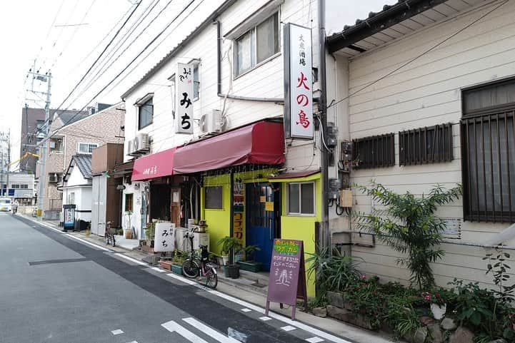 福岡グルメ 福岡ランチ「デビログ」さんのインスタグラム写真 - (福岡グルメ 福岡ランチ「デビログ」Instagram)「万太郎 @mantaro_club さんオススメの『インド食堂ワナッカム』でランチ。 看板が以前営業していた居酒屋さんのまんまとかウケるね😆 店内も独特の雰囲気でいい感じ🙆‍♂️ 今回は肉を使わない「#ベジミールス 」(1,000円税込)をいただいたが、ヘルシーで身体に優しそう👌 ミールスは少しづつ混ぜて食べるとどんどん味が変化していくので楽しい😋 店主の友人が南インドにいるらしく、時々情報交換しているらしい。 南インドのトレンドが分かるのは強みやね。 店主がタイに旅行に行った際、タイ料理を気に入ったらしく、月に１～2回タイ料理を提供する日もある。 その日の詳細はInstagramで確認してください。 . メニュー、他picは「デビログ」に掲載しています。 サイトを見る場合はブラウザで「デビログ」で検索👉 . #インド食堂ワナッカム #福岡市中央区清川 3-19-2 090-3799-5362 12:00～17:00 定休日：月曜日 休みなどはInstagramで確認してください。 . #清川 #清川グルメ #清川ランチ #清川カレー #福岡カレー #福岡カレー部 #ワナッカム  #福岡 #福岡県 #福岡市 #福岡グルメ #福岡ランチ #福岡ディナー #福岡ごはん #福岡ご飯 #福岡飯 #福岡食べ歩き #福岡インスタグルメ #食べログ福岡 #福岡旅行 #福岡グルメ旅 #博多 #博多グルメ #博多ランチ #fukuoka #fukuokacity #fukuokagourmet」11月1日 22時54分 - devi_takahashi