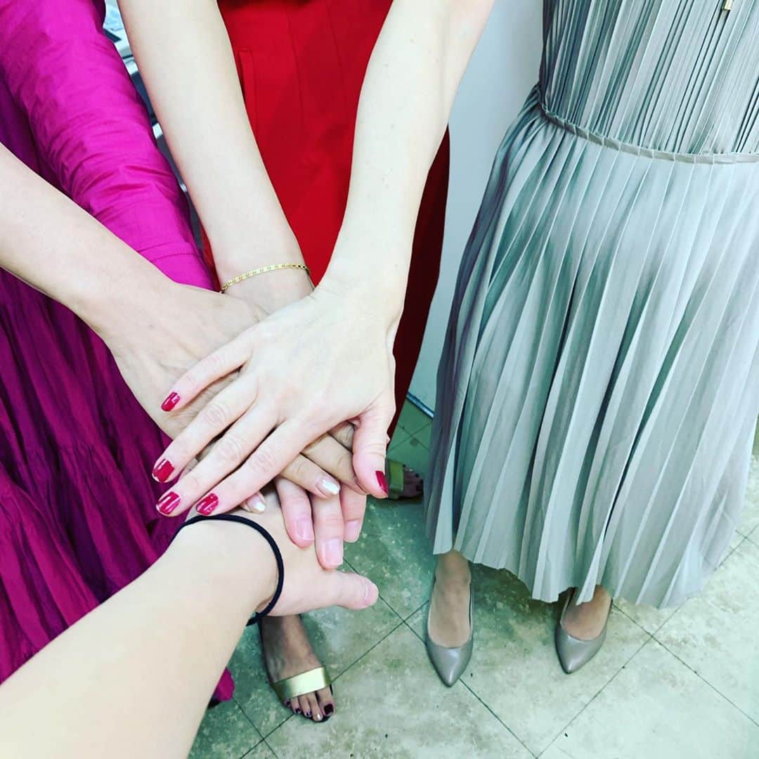 八木田麻衣のインスタグラム：「先週、イベントをやりました。 来てくれた皆さん、本当にありがとうございました！緊張しすぎて吐きそうでした。笑 もう1週間経ったなんて信じられないな。。  写真は本番前の円陣。 懐かしくて泣きそうなった。」