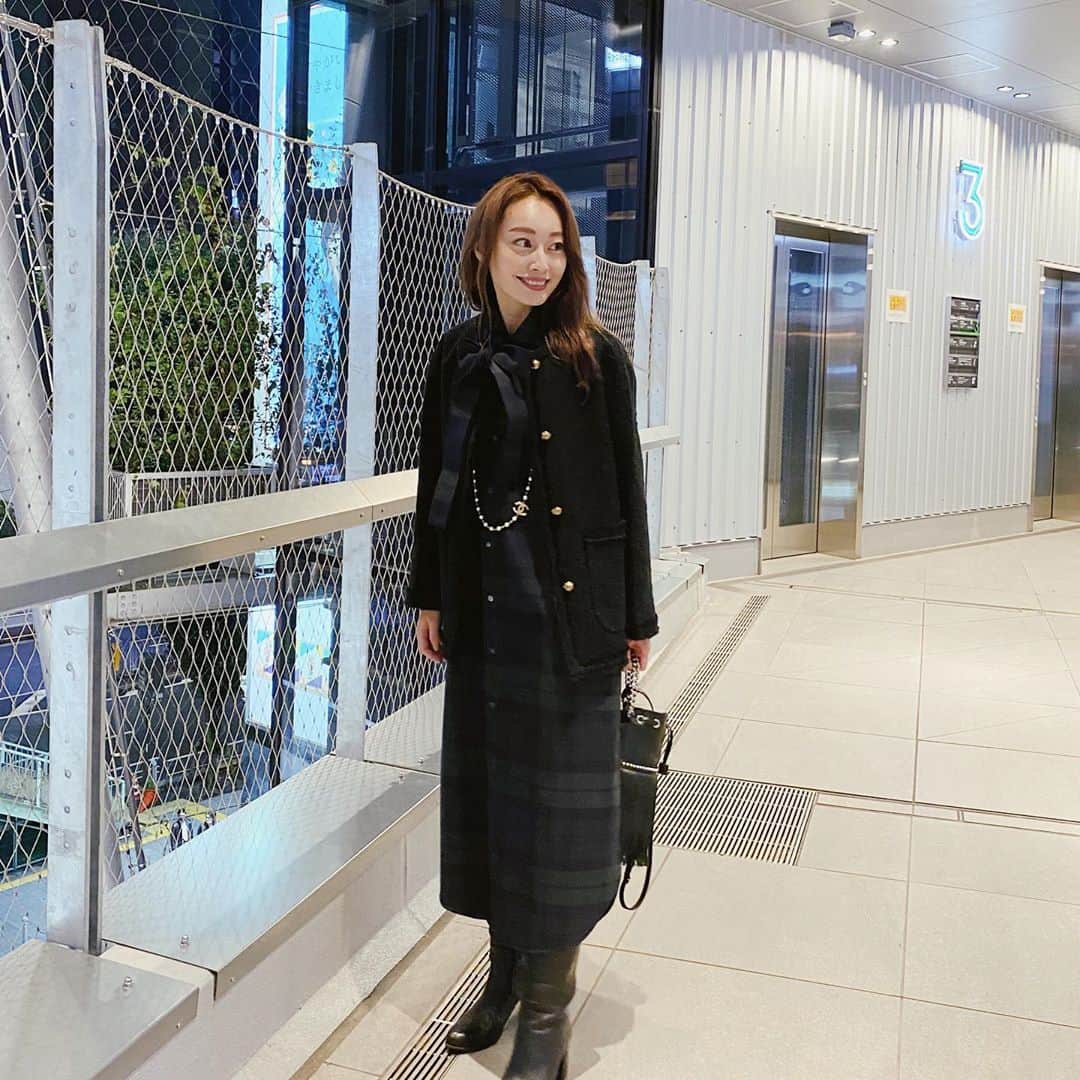 小祝麻里亜さんのインスタグラム写真 - (小祝麻里亜Instagram)「ご両親がいらしてたから、お出かけの格好🍁  昔からブラックウォッチの柄が好きで、やはり今年も。ブラックウォッチ×ツイード×パールのネックレス、クラシカルで好きです🤤💞  ． ． ．＿＿＿＿＿＿＿＿ #outfit #coordinate #look #instafashion #셀스타그램 #얼스타그램 #코디 #스타일링 #데일리 #데일리룩 #오오티디 #가을코디 #ファッションコーデ #お出かけコーデ」11月1日 23時08分 - maria_koiwai