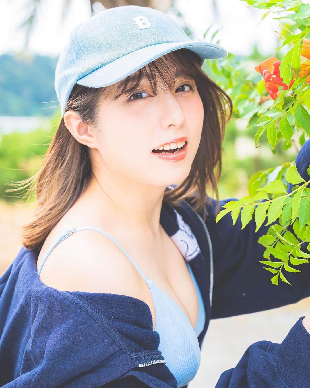 前田美里のインスタグラム：「パーカーと水着。 . . . #日曜日 #撮影 #作品撮り #グラビア #パーカー #パーカー女子 #千葉 #アイドル #水着 #photo #ファインダー越しの私の世界 #写真好きな人と繋がりたい  #おうち時間 #stayhome #写真 #ヲタク #櫻坂46 #欅坂46 #日向坂46 #フォロー #フォロワー募集中 #gravure #idol #japanesegirl #follow #followme #좋아요 #팔로우미 #팔로미 #오오티디」