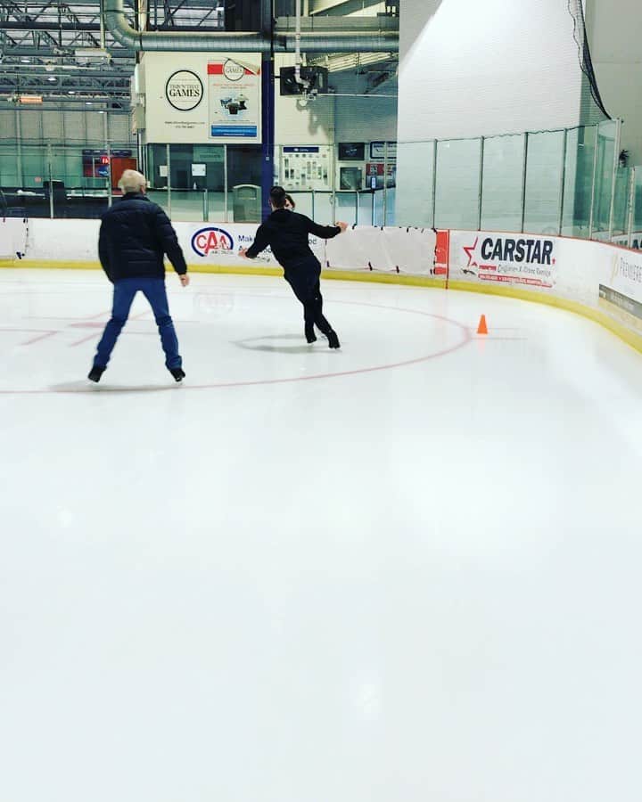 のインスタグラム：「She is FEARLESS!  #figureskating #teambottford #botb #pairskating #newskills」