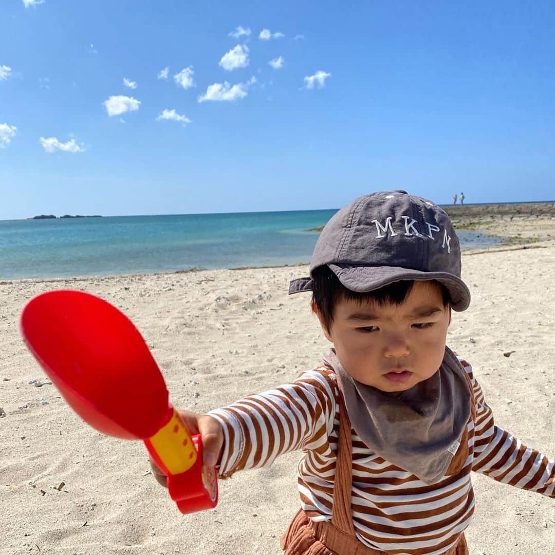 知念美加子さんのインスタグラム写真 - (知念美加子Instagram)「THE SUNDAY❤️ ・ ・ ビーチでピクニック♫ （っていうのかな？笑） ・ ・ 天気も良く、大人もこどもたちも楽しい1日でした❤️  ・ ・ 明日はたぶん筋肉痛。笑 ・ ・ ・ #ビーチピクニック #ちゅらさんビーチ #okinawalife #nofilter」11月1日 23時14分 - chinenmikako