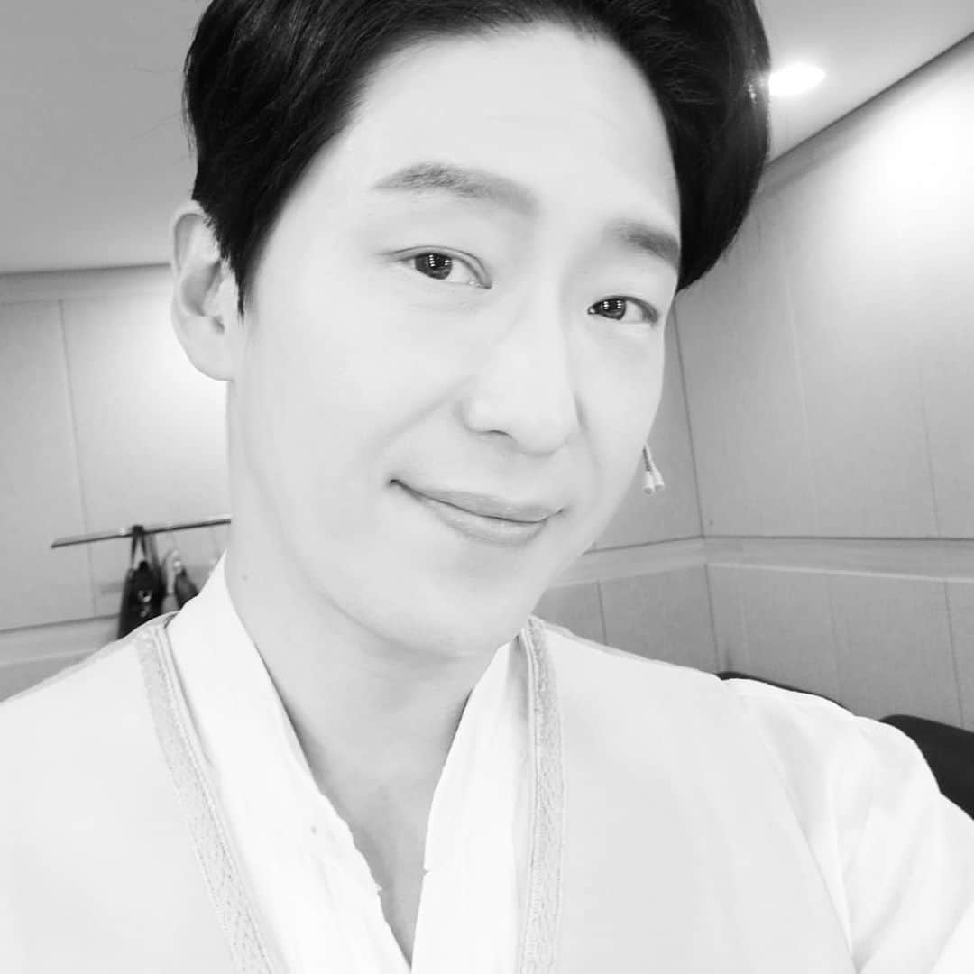 のインスタグラム：「발하임 안녕... 롯데 안녕... 베르테르 안녕... 알베르트 꺼져... ㅎㅎㅎㅎㅎ 그동안 베르테르를 사랑해주신 모든분들께 진심으로 감사드립니다^^*」