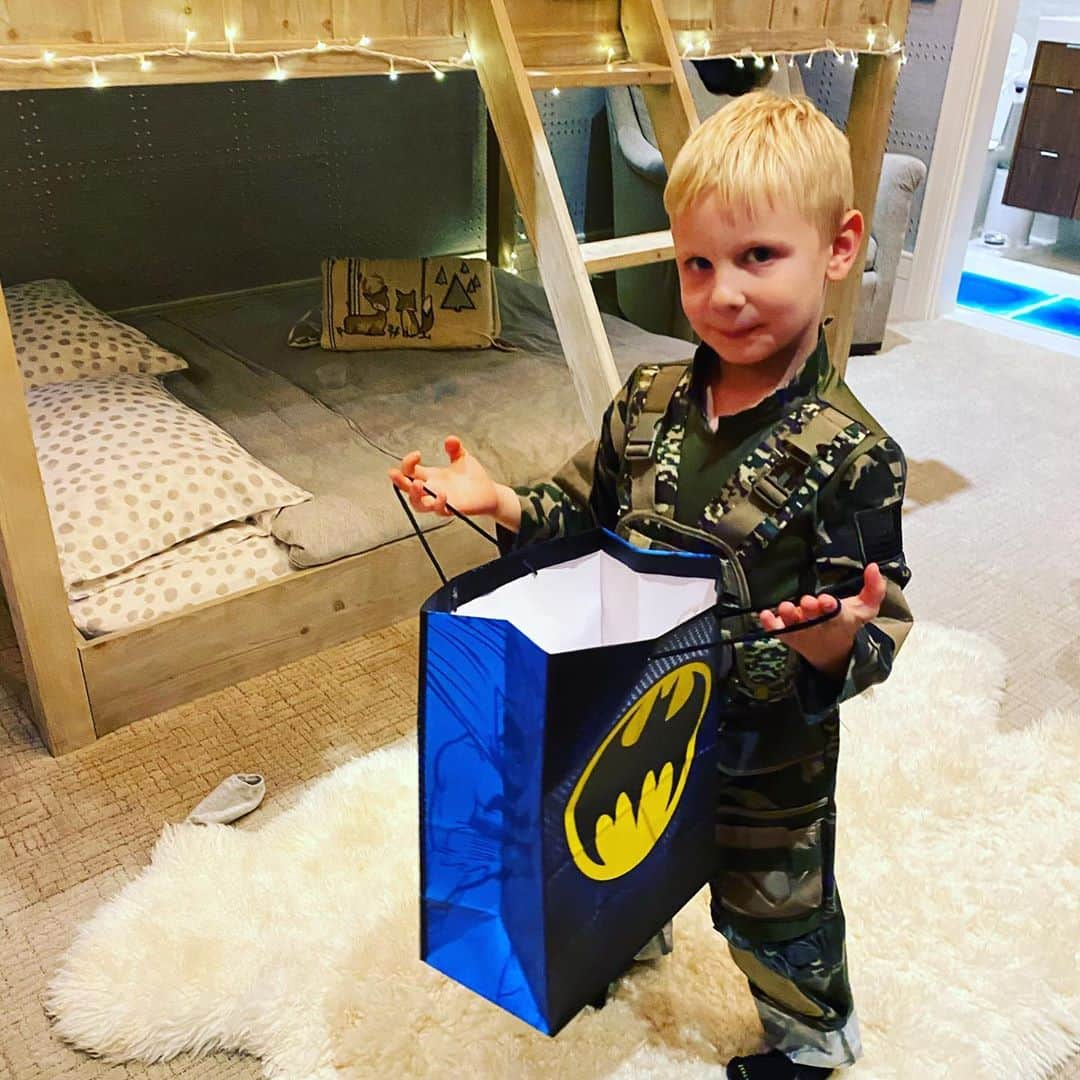 ニック・カーターさんのインスタグラム写真 - (ニック・カーターInstagram)「Odin was ready for candy 😊 #happyhalloween #children #kidsmemories #family #childhoodmemories #fatherhood」11月1日 23時24分 - nickcarter