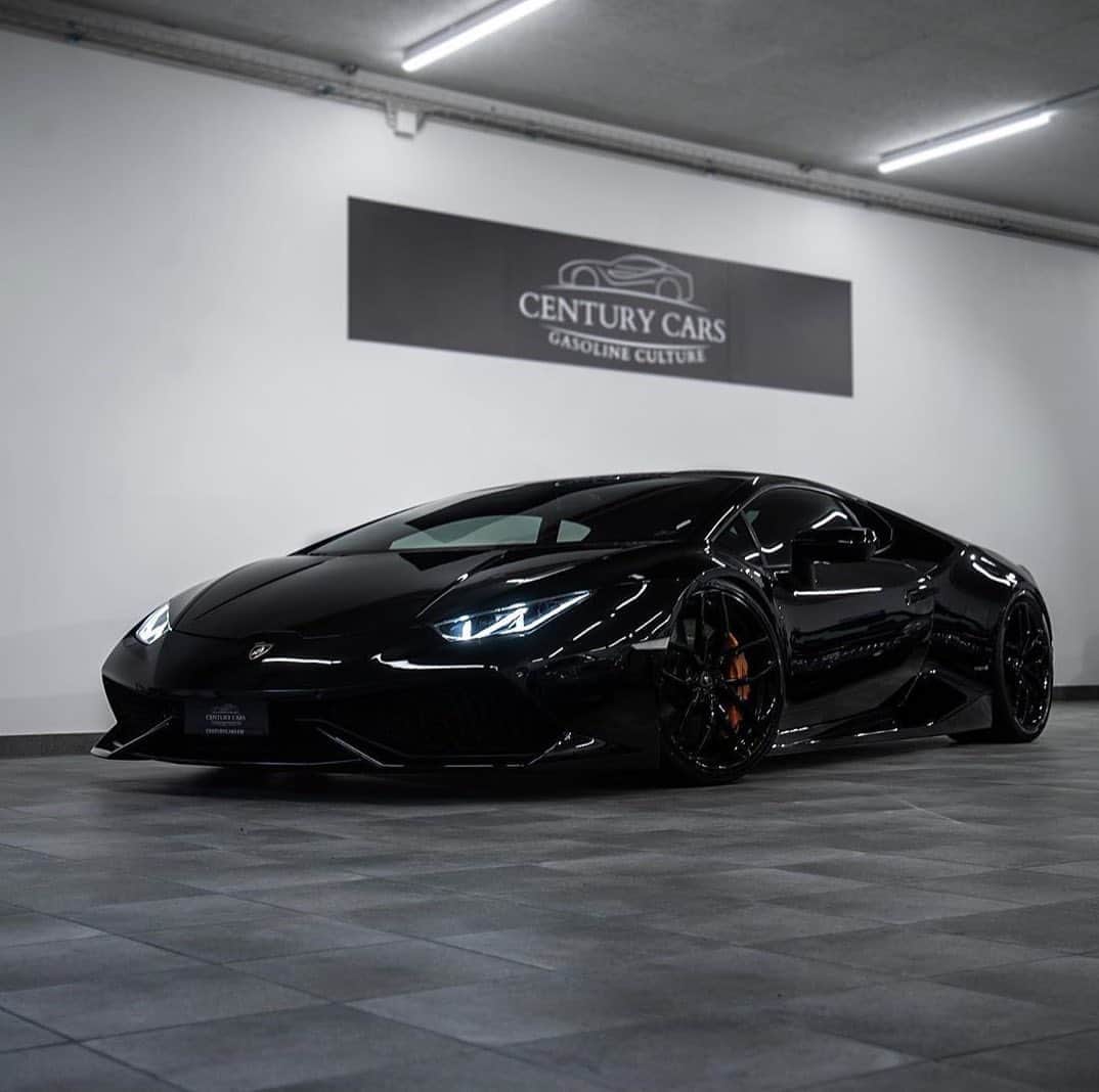 CARLiFESTYLEさんのインスタグラム写真 - (CARLiFESTYLEInstagram)「Murdered out Huracan Photo by @srs_swissrichstreets #carlifestyle」11月1日 23時27分 - carlifestyle