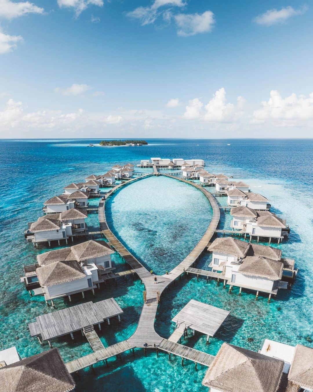 Earth Picsさんのインスタグラム写真 - (Earth PicsInstagram)「The overwater villas @rafflesmaldives 😍😍😍 Also for those wondering about how safe it is to travel right now please read the below message.  . . Here are a few things you should know. Effective 10 September 2020, all tourists and travelers entering the Maldives for a short-term stay must present a negative COVID-19 PCR test result. The test must be conducted within 96 hours of departure. You will also need to complete another PCR test only if you have entered another country on your way to Maldives, not for quick transits.  .  You will need to Complete a health self-declaration form within 24 hours of your flight and present the health declaration form completion code/QR code at the airport. Within two days of arrival or two days of departing to another island (hotel) you will be required to see the hotel doctor to check your current health and symptoms to make sure you are healthy  and not feeling any early signs of Covid.  For more information please visiting @visitmaldives website. #safetotravel #travelsafe #visitmaldives」11月1日 23時36分 - earthpix