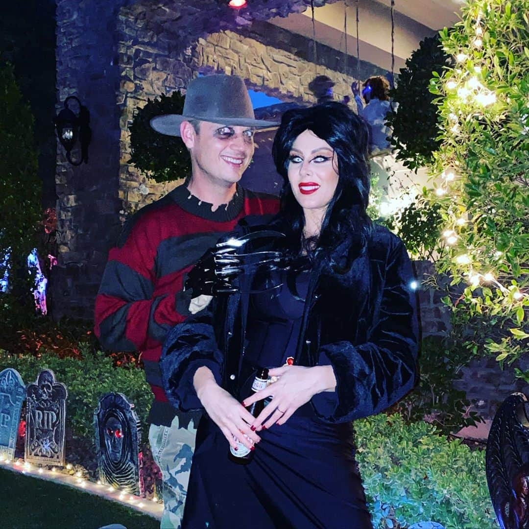 ニック・カーターさんのインスタグラム写真 - (ニック・カーターInstagram)「Freddy and Elvira. ❤️😘 #freddykrueger #elvira」11月1日 23時29分 - nickcarter