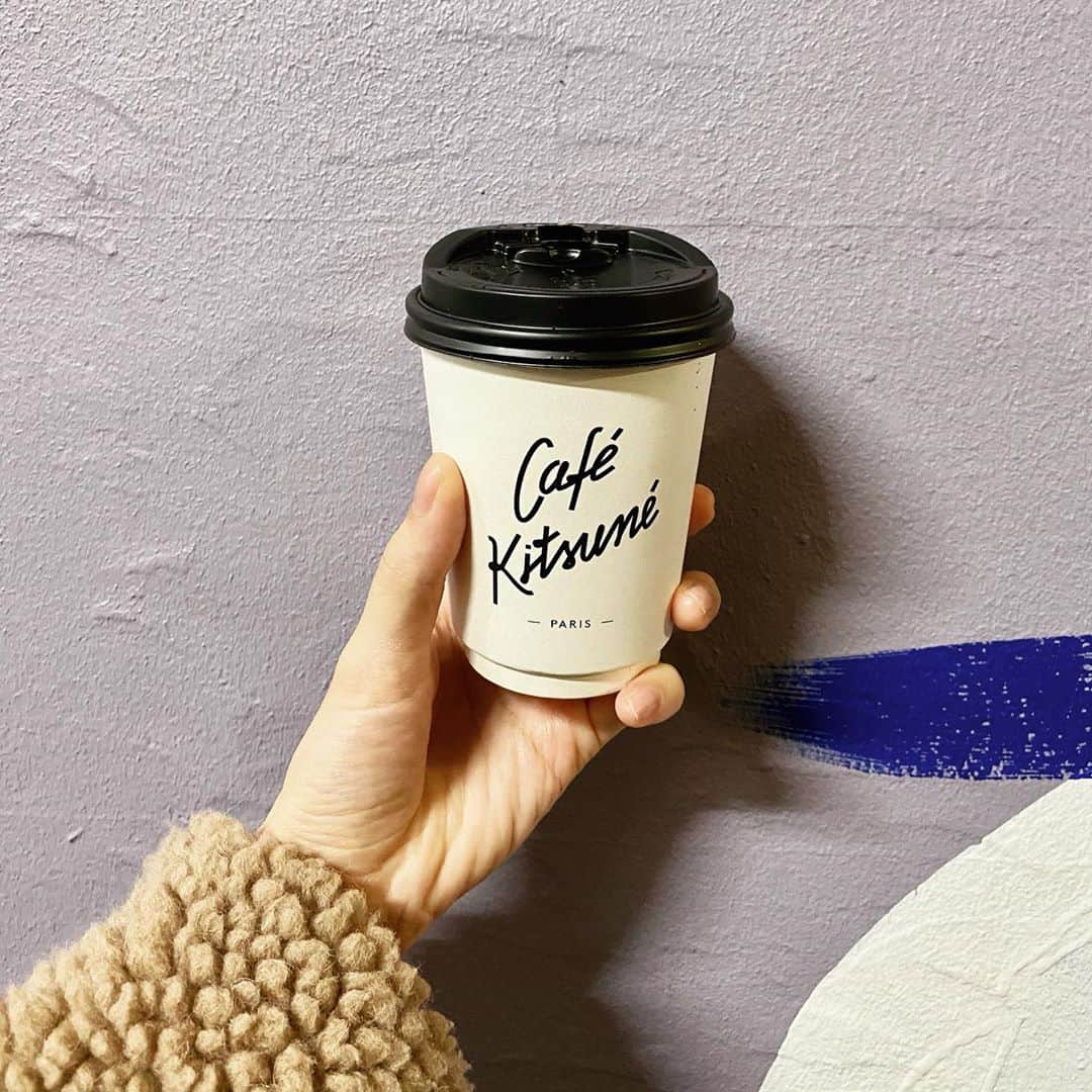 川村礼美のインスタグラム：「宮下パークの @cafekitsune はすんなり入れた✌️✨  #宮下パーク #miyashitapark #cafekitsune  #カフェキツネ渋谷 #カフェラテ #shibuya #渋谷カフェ #カフェラテ大好き」
