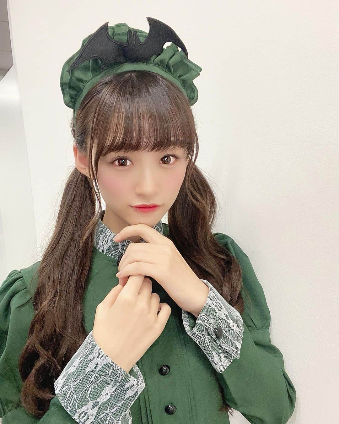 音嶋莉沙さんのインスタグラム写真 - (音嶋莉沙Instagram)「オンラインお話会ありがとうございました😊﻿ 久しぶりにお顔が見れた方や前も来てくださった方など…沢山の方とお話をすることが出来て﻿ 幸せでした🥰﻿ ﻿ 11月は沢山会える機会が多いから﻿ 凄く嬉しい…！！﻿ ﻿ ﻿ いつもありがとう🥺﻿ ﻿ ﻿ 今日は、3部で私服を着て4.5部では﻿ 1日遅れのハロウィンという事でコスプレを着てみたよ〜👻﻿ ﻿ のんのに借りたよぉ♡﻿ ﻿ ハーフツインとツインテールをしましたっ🐰﻿ コスプレ好評で嬉しかったです！！﻿ ﻿ 私服の写真は、また載せるから待っててね！！﻿ ﻿ ﻿ ﻿ #1日遅れのハロウィン #オンラインお話会」11月1日 23時44分 - otoshima_risa