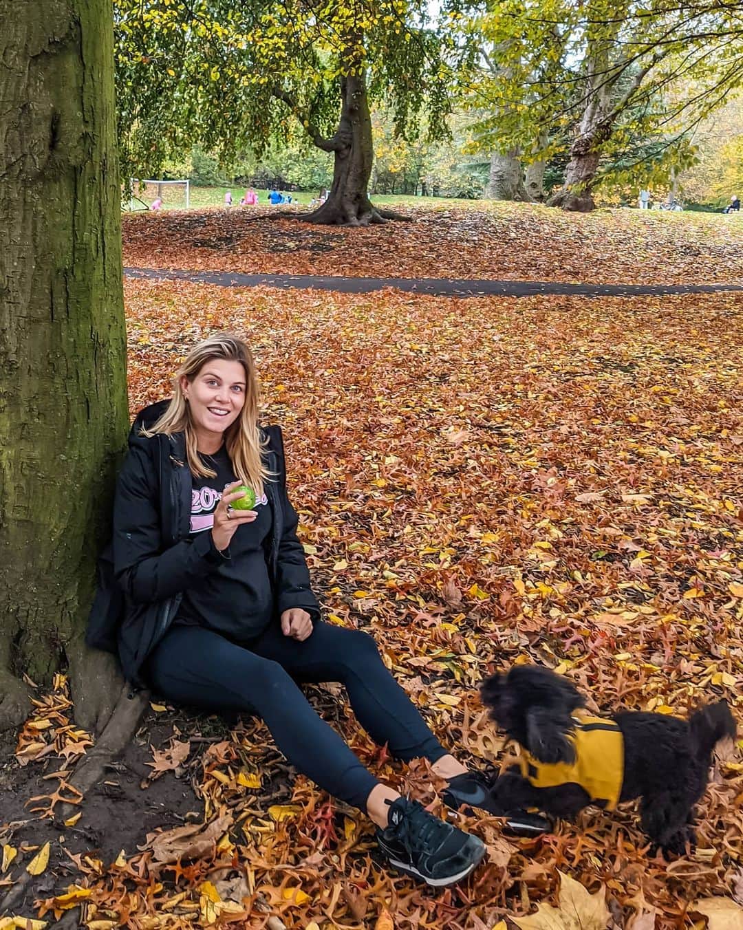 Ashley Jamesさんのインスタグラム写真 - (Ashley JamesInstagram)「My current happy place in what's become my everyday uniform. It looks like I've turned the colour up on the photo, but this is just what my local park looks like at the moment. 🍂🐩🧡  There's a lot that's out of things that are out of our control at the moment: lockdown, the weather, etc... but I'm trying to focus on things I can control that make me feel good.   Thought I'd share some of these things in case they help you too:  1. How often we think about the past, or worry about the future (it doesn't exist yet, so try to keep your mind in the present every time it wanders) 2. How much we get outside and off our phones to enjoy the Autumn colours.  3. How we dress for the weather, so we can get out no matter what.  4. How much time we spend online and what content we're consuming. 5. How much negative news we're consuming. 6. How many times we smile at others. 7. How often we tell people we love them and show our appreciation to them. 8. How often we notice and appreciate small acts of kindness. 9. When we ask for help or admit to loved ones we're struggling. 10. The attention we give to our loved ones - whether that's on the phone or arranging group calls etc. 11. How much we remind ourselves to enjoy and be grateful for the things we have right now. 12. Whether or not we communicate something that's on our mind. 13. How nice we are to ourselves (correcting the voice in our head, having baths, cutting out toxic people) 14. The TV and films we watch.  15. The books that we read (or whether we read at all). 16. What we say yes and no to.  17. How much alcohol we consume. 18. How we choose to react to things that our outside of our control.  I know it's so easy to worry about the future at the moment... Will my partner be allowed in for my birth? Will lockdown end on the 2nd December? Will my parents be ok? Etc.  But whenever I get consumed with worrying about the future I have to check myself and remind myself that worrying will not change the outcome. And I just focus on today: what will make me feel good today? Turning off my phone to enjoy the Autumn leaves, catching up with friends, cooking a roast. A hot bath.   I hope everyone is ok. 💕」11月1日 23時46分 - ashleylouisejames