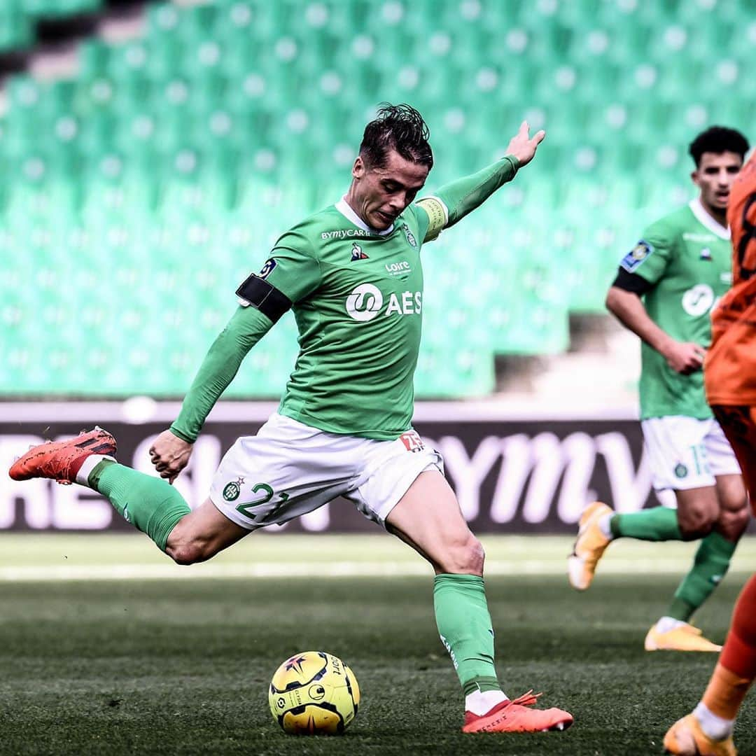 リーグ・アンさんのインスタグラム写真 - (リーグ・アンInstagram)「⚽️ @mhscofficiel s’impose contre l’@asseofficiel grâce à un but de @stephyalvaro en première mi-temps 💪  Montpellier beat ASSE thanks to a first half strike from Stephy Mavididi!   #mhsc #asse #ligue1ubereats #mavididi」11月1日 23時47分 - ligue1ubereats