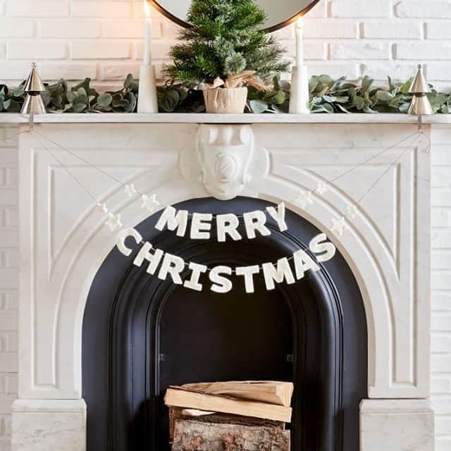 HGTVさんのインスタグラム写真 - (HGTVInstagram)「It may only be November 1st, but we're feeling the need for some Christmas spirit earlier than ever this year. 🎅🎄 West Elm must've read our minds because they're offering up to 40% off all holiday decor! Shop this beautiful banner and more super cute seasonal finds at the link in our profile. 🛍🔝⁠ ⁠ #shopping #westelm #christmasdecorating #sale  #christmasiscoming」11月2日 0時01分 - hgtv