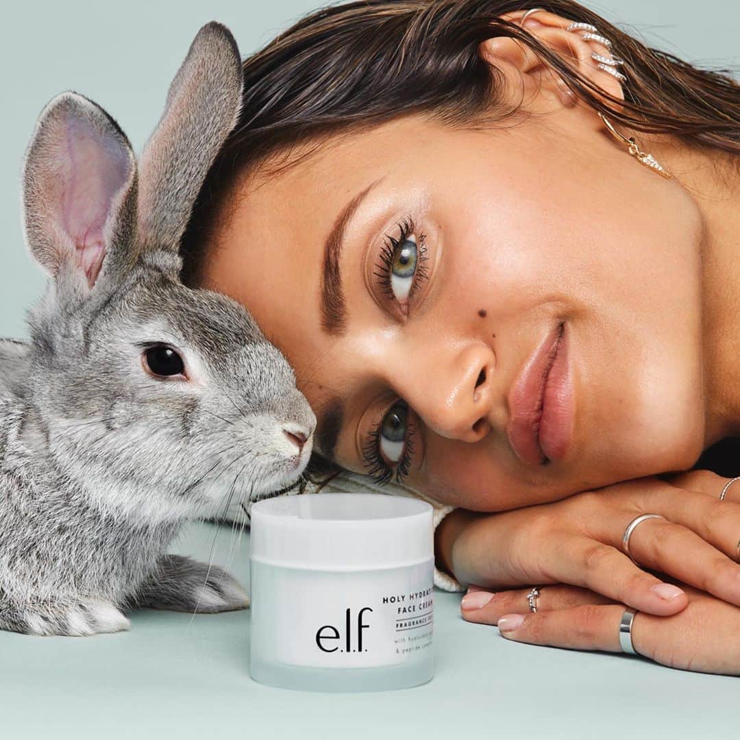 e.l.f.さんのインスタグラム写真 - (e.l.f.Instagram)「HAPPY #WORLDVEGANDAY 💖 We’re proud to offer vegan and cruelty-free products for every eye, lip, face and paw 🐰  #eyeslipsface #elfingamazing #elfcosmetics #crueltyfree #vegan」11月2日 0時01分 - elfcosmetics